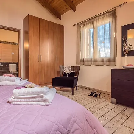 Astarte - Kyveli Luxurious Private * Gaitani