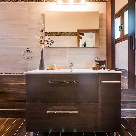 Astarte - Kyveli Luxurious Private Gaitani