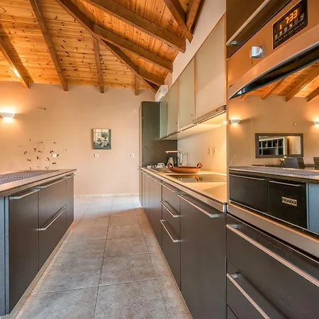 Astarte - Kyveli Luxurious Private