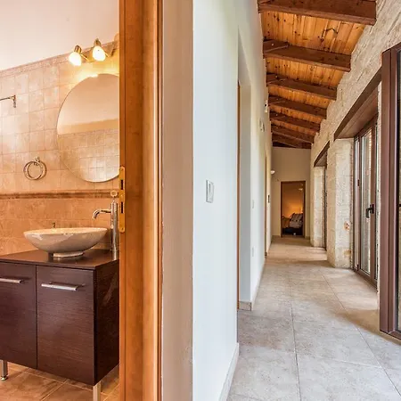 Astarte - Kyveli Luxurious Private
