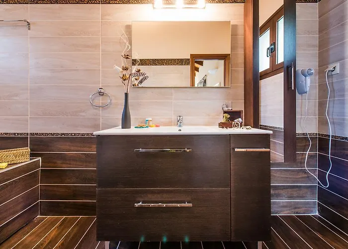 Astarte - Kyveli Luxurious Private Gaitani