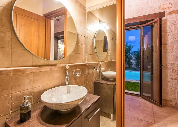 Astarte - Kyveli Luxurious Private Gaitani