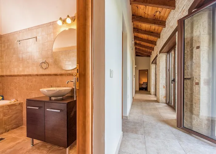 Astarte - Kyveli Luxurious Private